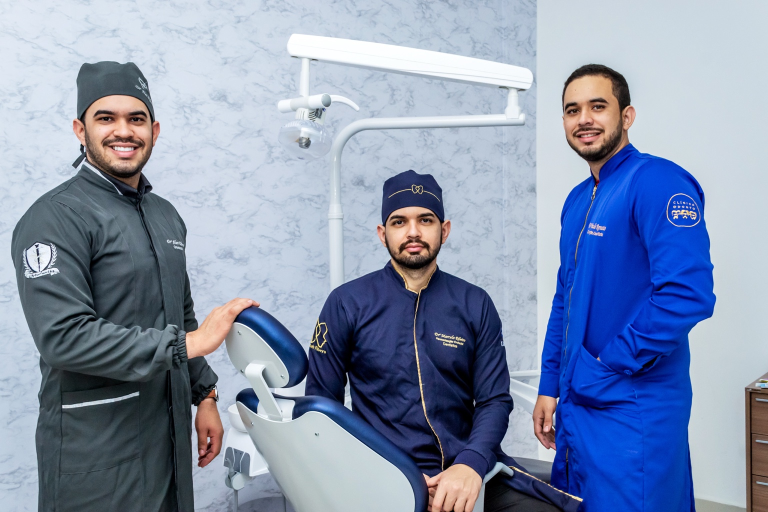 Drs. Alan, Marcelo e Paulo Ribeiro na clínica OdontoMAP